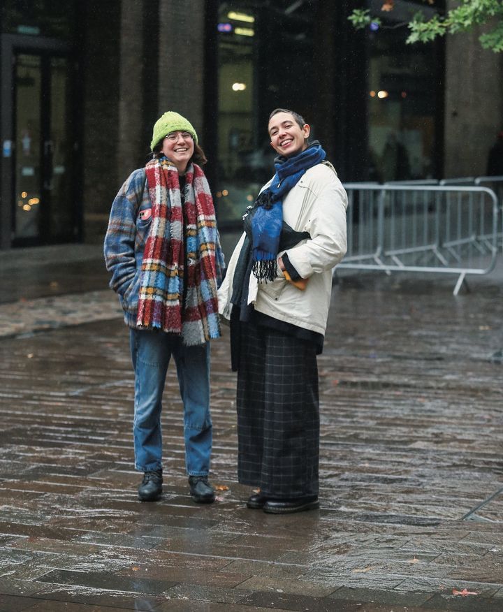 ベーシックなアイテムに柄物を上手に合わせた真冬にぴったりなコーデ