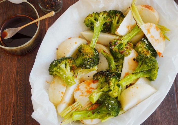 ブロッコリーとかぶの華やか焼きサラダ