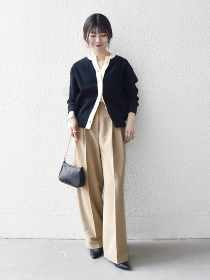 2026春大人女性ベージュワイドパンツ上品コーデ