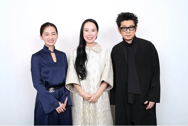 【写真を見る】『たしかにあった幻』撮影時や過去の出演作の思い出話に花が咲く河瀬直美監督、尾野真千子、永瀬正敏 撮影/杉映貴子