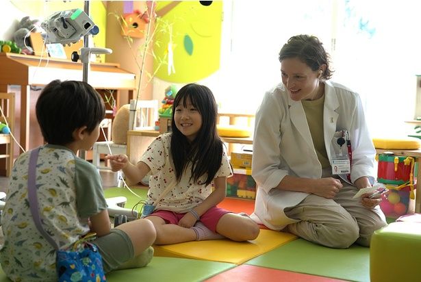 劇中に登場する子どもたちは300人のオーディションから選ばれた [c]CINÉFRANCE STUDIOS - KUMIE INC - TARANTULA - VIKTORIA PRODUCTIONS - PIO&CO - PROD LAB - MARIGNAN FILMS - 2025 