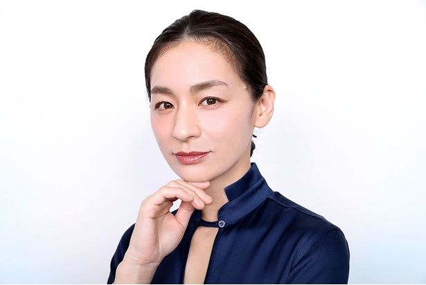 俳優デビュー作『萌の朱雀』(97)から親交が続く河瀬監督との関係を語る尾野 撮影/杉映貴子