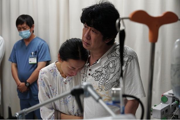 雅也は心臓移植のドナーとなる少年の父親 [c]CINÉFRANCE STUDIOS - KUMIE INC - TARANTULA - VIKTORIA PRODUCTIONS - PIO&CO - PROD LAB - MARIGNAN FILMS - 2025 