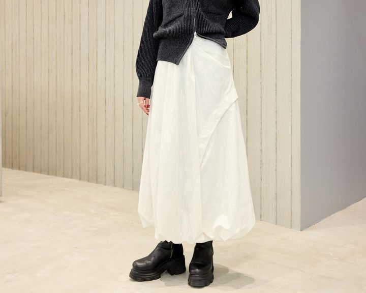 画像: ヒット中パンツは深いタックで立体的な美しさ