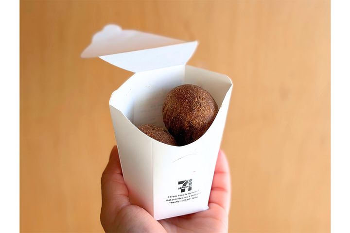 セブン-イレブン「お店で揚げたショコラボール 3個入」￥230（税込み）