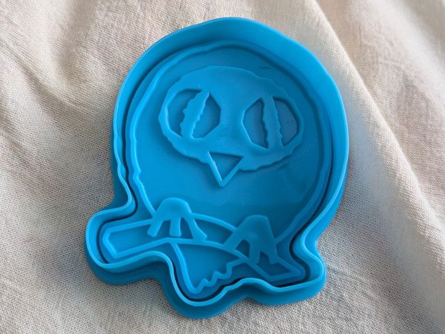 ふくろうスタンプを重ねた状態（大きな目とくちばしのラインがくっきり見える）