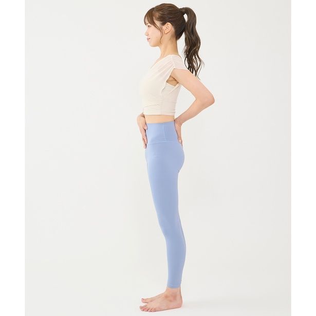 お腹を引き上げる (C)かなぺ／KADOKAWA