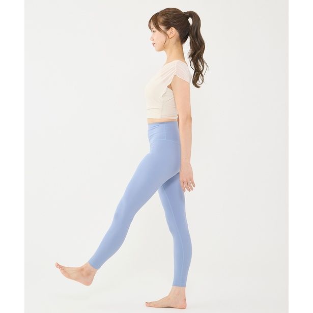 膝を伸ばして歩幅を広げる (C)かなぺ／KADOKAWA