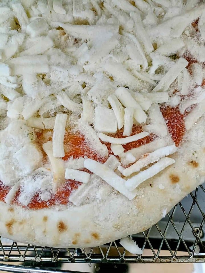 無印良品「国産バジルソースのマルゲリータピザ」