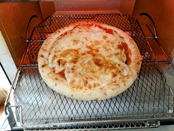 無印良品「国産バジルソースのマルゲリータピザ」