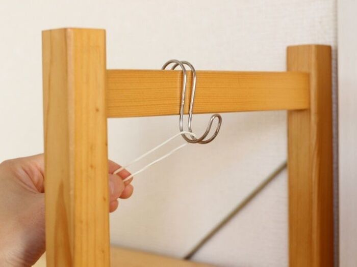 S字フックを「落ちないフック」に変身させる方法。たった3秒でできちゃう簡単ワザ♪