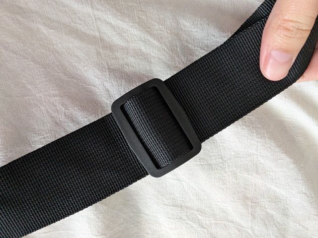 ショルダーストラップの長さ調整パーツ（バックル）