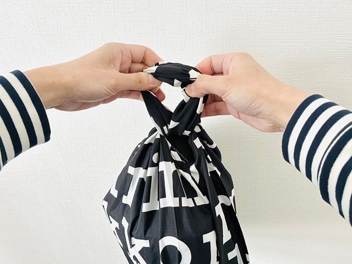 エコバッグの『持ち手』を一瞬で短くする裏ワザ！試してみたら…めっちゃ快適だった♡