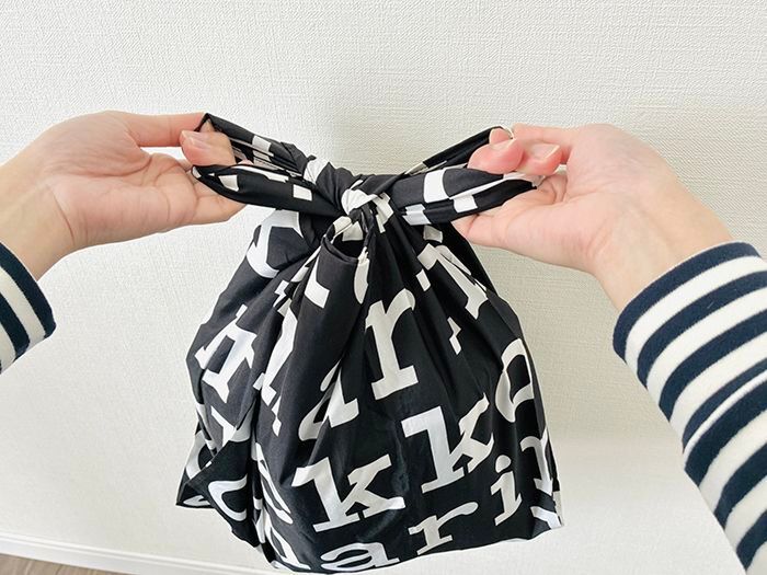 エコバッグの『持ち手』を一瞬で短くする裏ワザ！試してみたら…めっちゃ快適だった♡