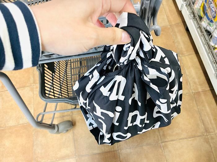 エコバッグの『持ち手』を一瞬で短くする裏ワザ！試してみたら…めっちゃ快適だった♡