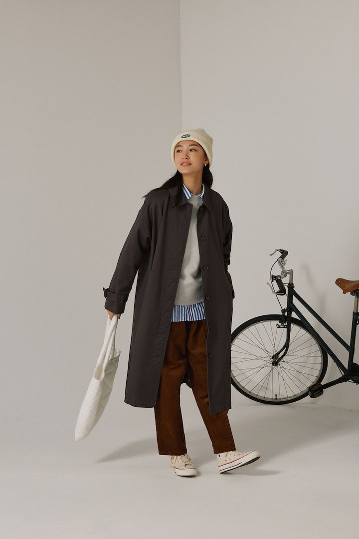 暗めのコートコーデ2選。効かせる白の分量で印象が変わる！【FUDGE FRIEND おしゃれさんの毎日コーディネート｜栁沼芽以】 