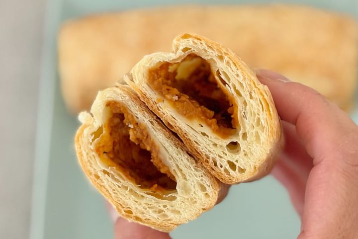 ふわサク食感の中にトマトの酸味がきいてる！【セブン】の新商品を実食