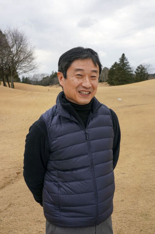 左足下がりでダフらないコツは？ボールを左にセットしよう