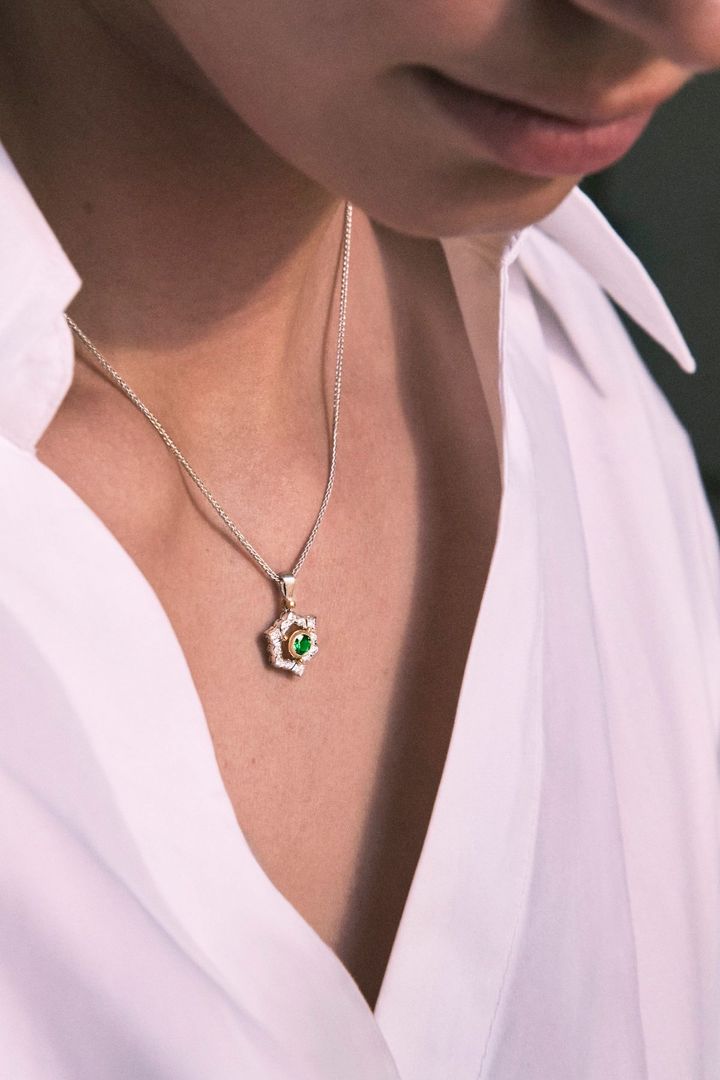 「ギルランダ カラー」ペンダント（WG×YG×ツァボライト）￥1,485,000