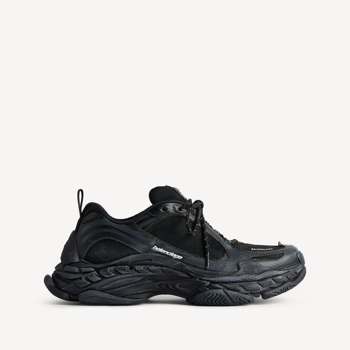 TRIPLE S.2 SNEAKER ￥151,800（予定価格）／BALENCIAGA (バレンシアガ クライアントサービス 0120-992-136)