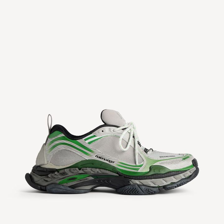 TRIPLE S.2 SNEAKER ￥151,800（予定価格・メンズサイズのみの展開）／BALENCIAGA (バレンシアガ クライアントサービス 0120-992-136)