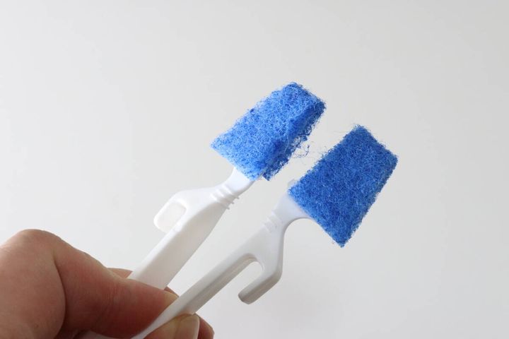 ダイソーの角の極み すきま用スティックは2本に分かれる