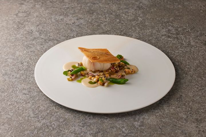 魚料理：鮟鱇のパン・クルート ラヴィゴッド アンチョビ