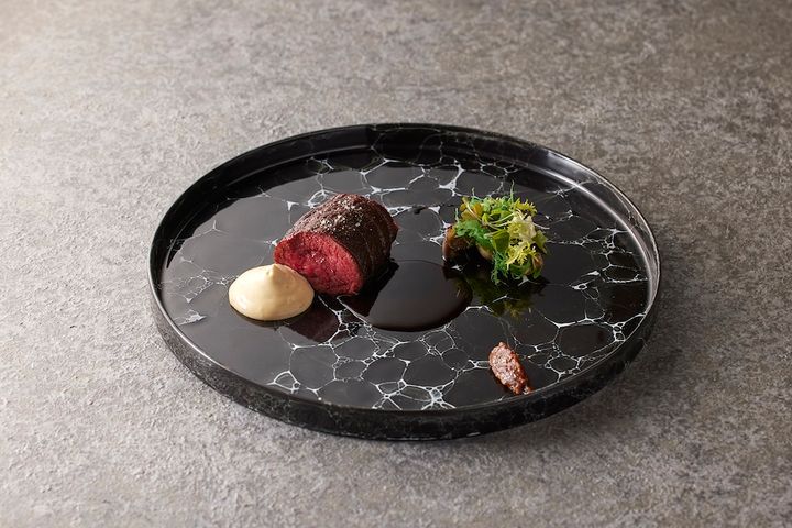 肉料理：蝦夷鹿 ソース・ポワヴラード 奈良漬のコンディモン