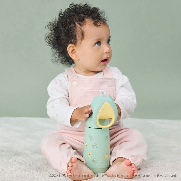 「はじめて」の「飲めた！」を、お気に入りのキャラクターと一緒に @Disney／ ©2025 Disney. Based on the 