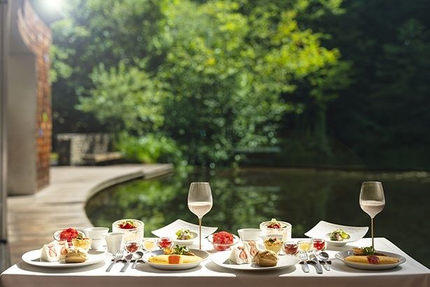 希少な白いちごや黒いちごをはじめ、3色のいちごを堪能する贅沢な朝食「軽井沢いちごモーニング」