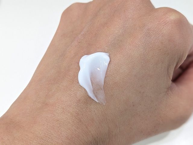 TK マッサージクリームのテクスチャ