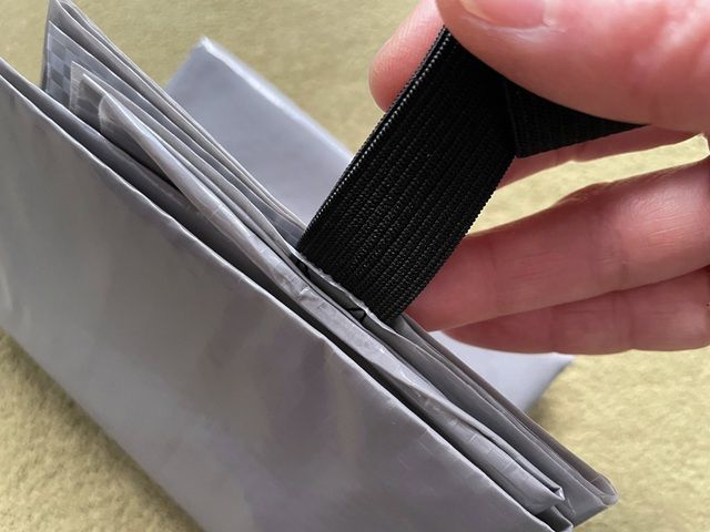 ダイソー レジャーマット コンパクトレジャーシート ゴムバンド付き