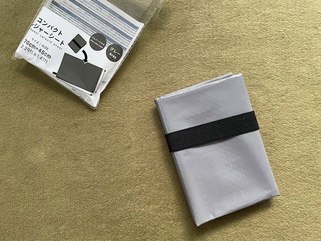 ダイソー レジャーマット コンパクトレジャーシート 携帯に便利