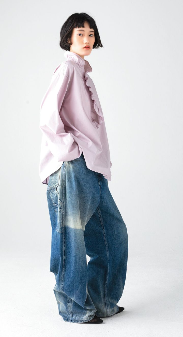 動きやすいルーズシルエットにハードなウォッシュ加工が特徴のペインターパンツ。