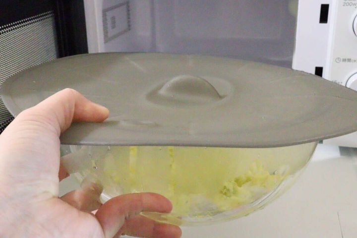 ダイソーのエア弁付シリコーン蓋はレンジ調理に便利