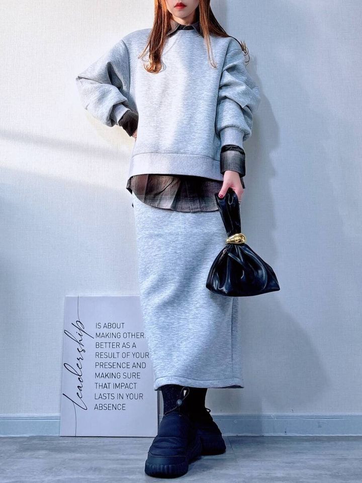 GUパフスウェットセットアップとチェックシャツコーデ