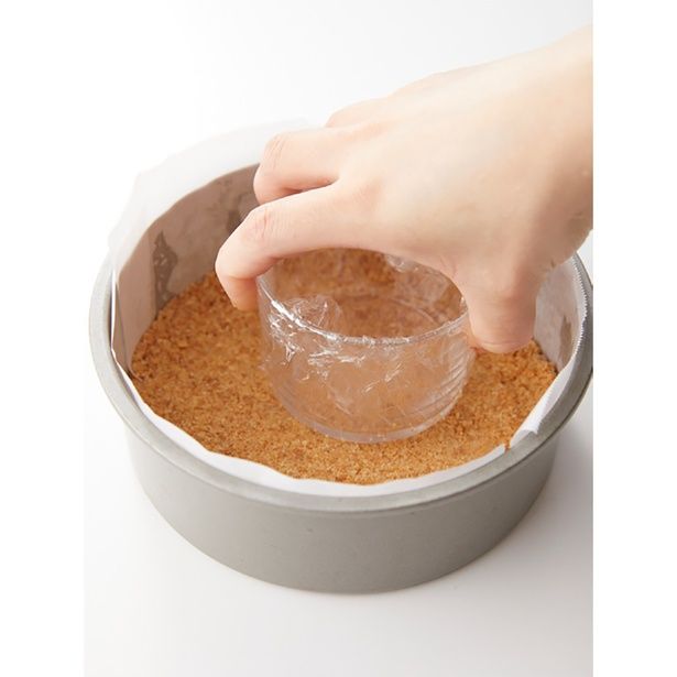 ボトムをしっかり固める (C)megu'cafe／KADOKAWA