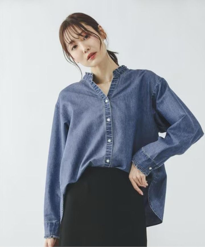 画像: 365日マイスタイルフリルブラウス/601193（デニム）¥3,490（グローバルワーク） 出典：グローバルワーク