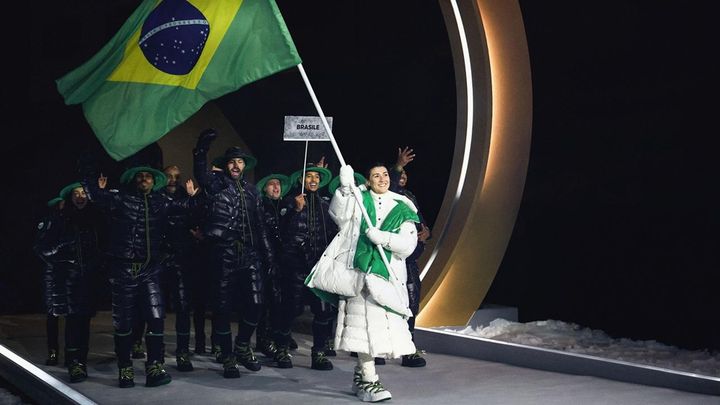 画像6: ミラノ・コルティナ冬季五輪開幕！開会式で「モンクレール」が手掛けたブラジル代表団の公式ユニフォームが話題に