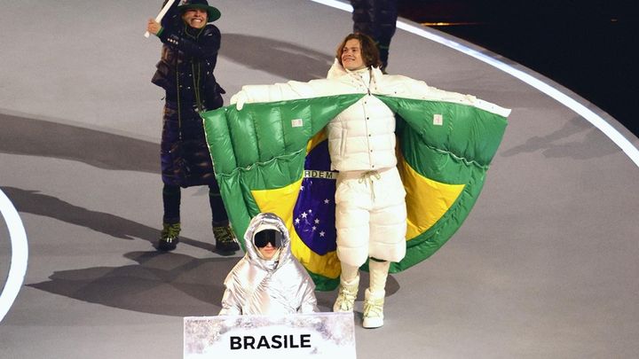 画像3: ミラノ・コルティナ冬季五輪開幕！開会式で「モンクレール」が手掛けたブラジル代表団の公式ユニフォームが話題に