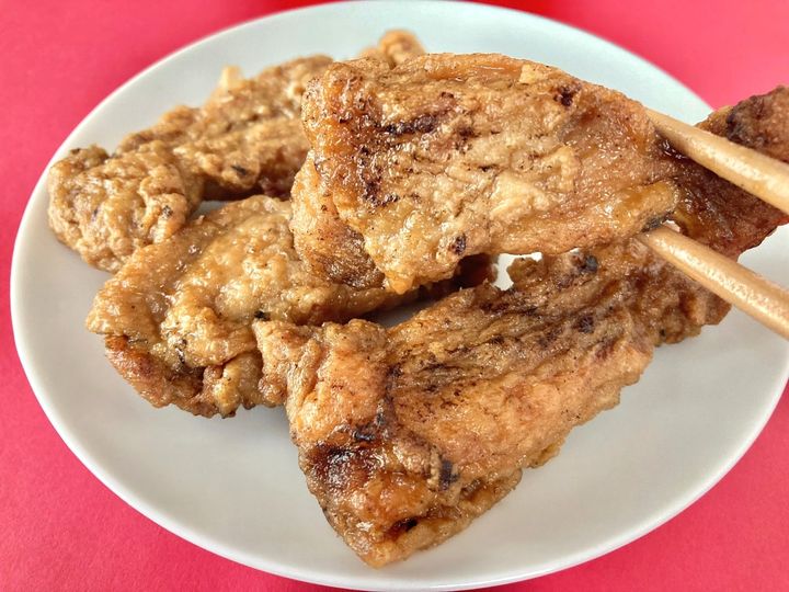 濃い味付けでおつまみにもぴったり！！【ファミマ】ガツンとスパイシーな骨付きチキン