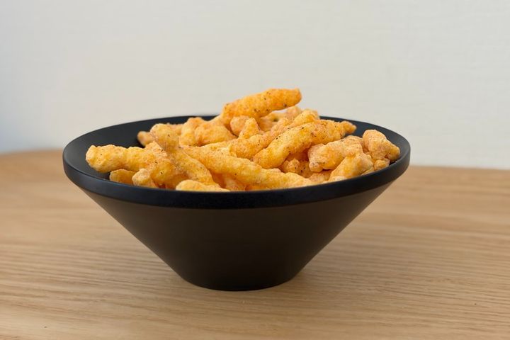 香りも味もチーズ！【セブン】ザクザク食感もクセになるスナック菓子