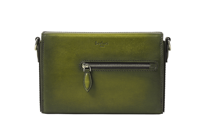 〈ベルルッティ〉のミニバッグ