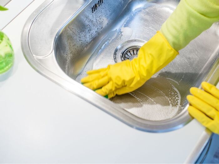 「流しちゃダメなの！？」「知らなかった…！」 実はシンクを傷めている【NG行動】