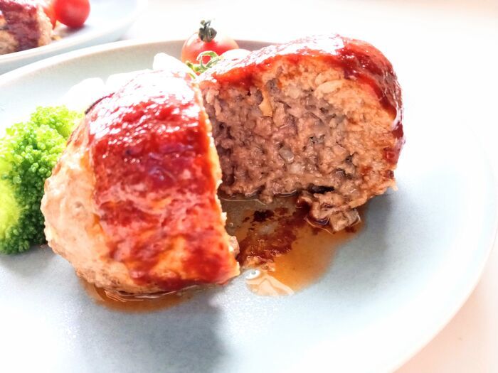 安いひき肉でも肉汁が止まらない！『つるりん肌』が合言葉♡失敗知らずのハンバーグ革命【やってみた】