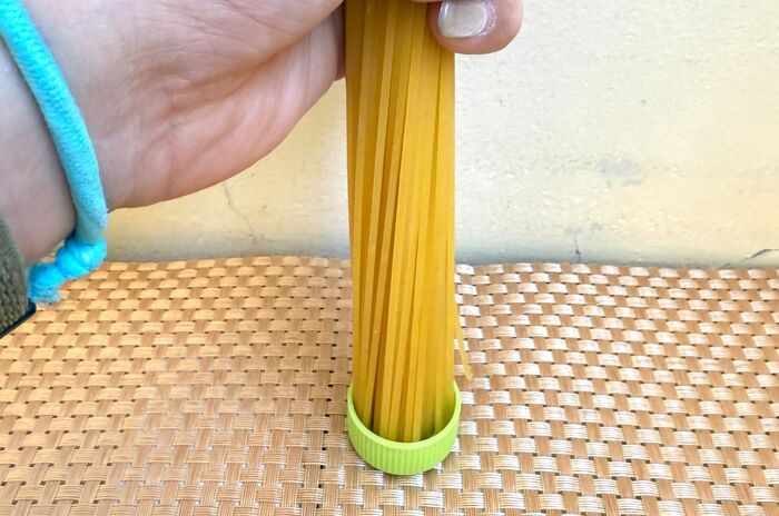 ペットボトルのフタが〈家事の救世主〉に大変身。目からウロコの0円活用術♡