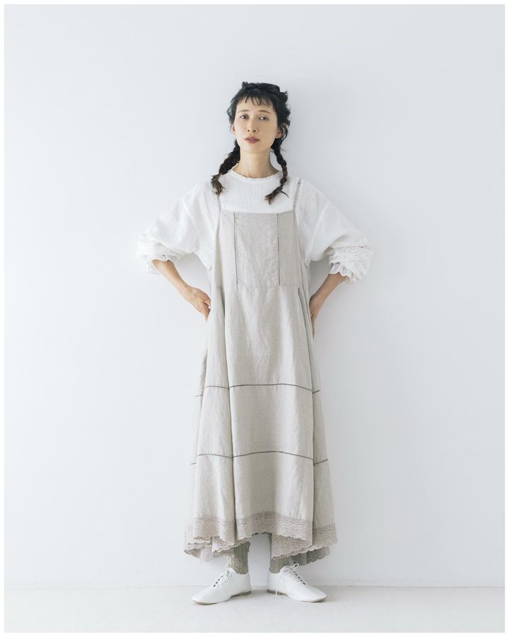 画像2: 【サマンサ モスモス】前後着キャミワンピース¥16,500、袖レース前後着ブラウス¥10,450 www.canshop.jp