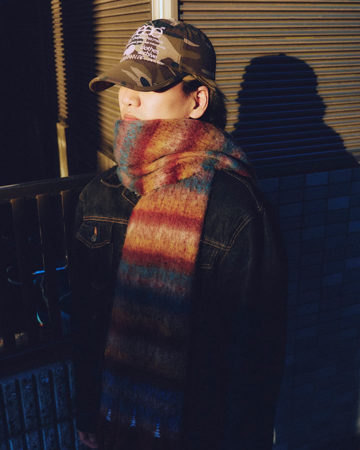 【スナップ】モノトーンになりがちな冬はマフラーの巻き方で“面積”を出す工夫を