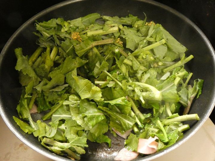 パパっと作れる！「菜の花とベーコンのガーリック炒め」