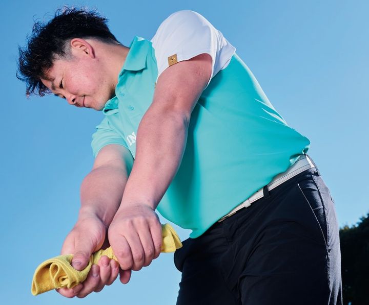アイアンを前に飛ばすコツは？「ぞうきん絞り」のイメージでインパクト